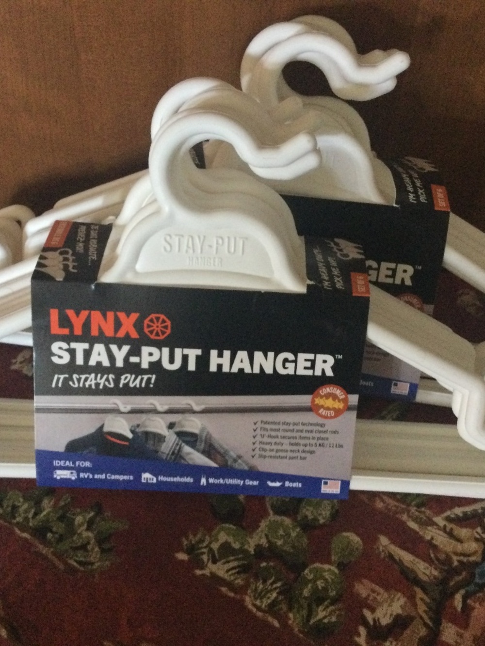 Lynx Stay-put Hanger.